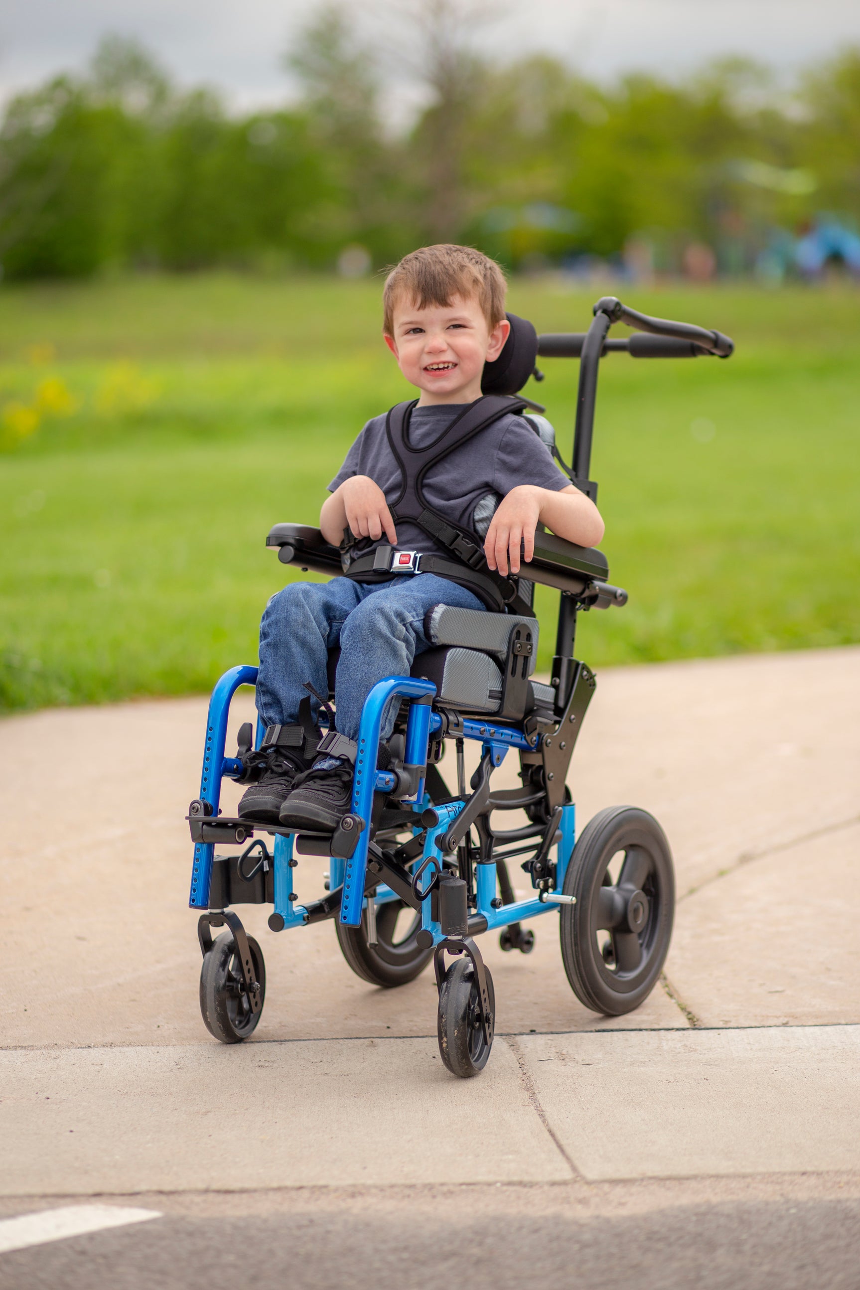 Ki Mobility Ultra-Lightweight Little Wave Arc Wheelchair